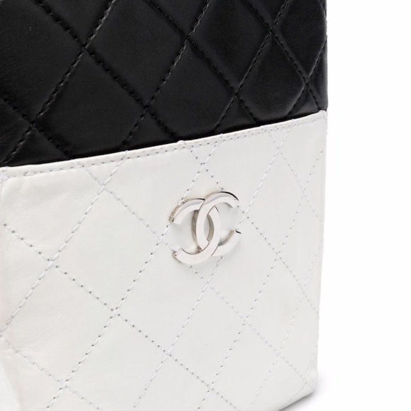 CHANEL Pre-Owned 2008-2009 Black & White Quilted Lambskin Vertical Shopping Bag - Picture 6 of 12